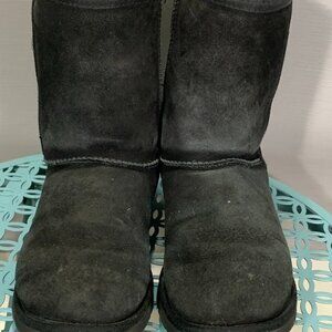 Ugg Classic Short Boots Womens 6 Black Leather Upper Sheepskin Lining Pull On